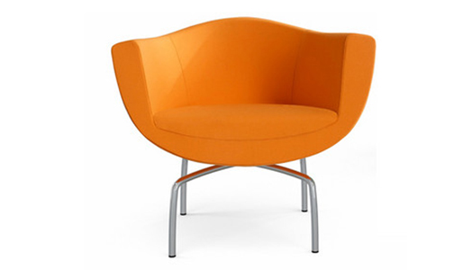 Sorriso meaning ‘smile’ in Italian, is a chair that embraces its user with a welcoming design
