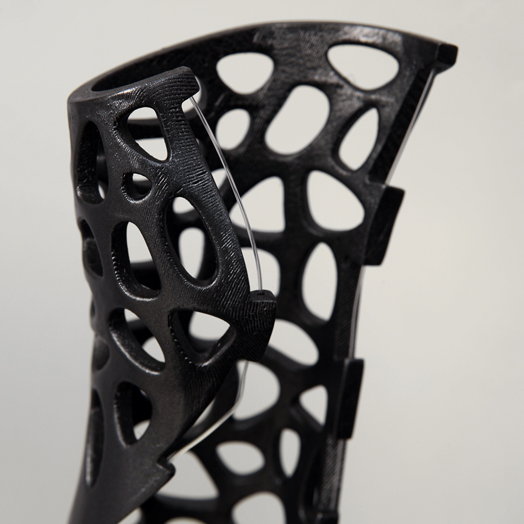 Osteoid 3D-printed medical cast by Deniz Karasahin of DK Design 