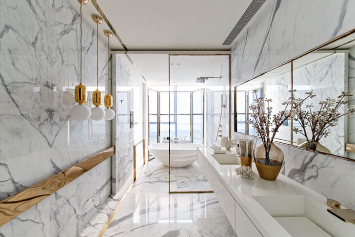 white and gold luxurious bathroom