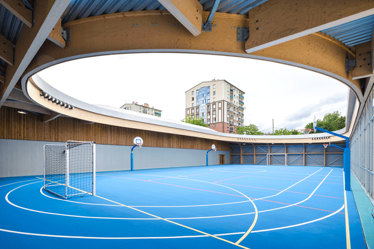 open-to-air basketball courts at Trivaux-Garenne campus