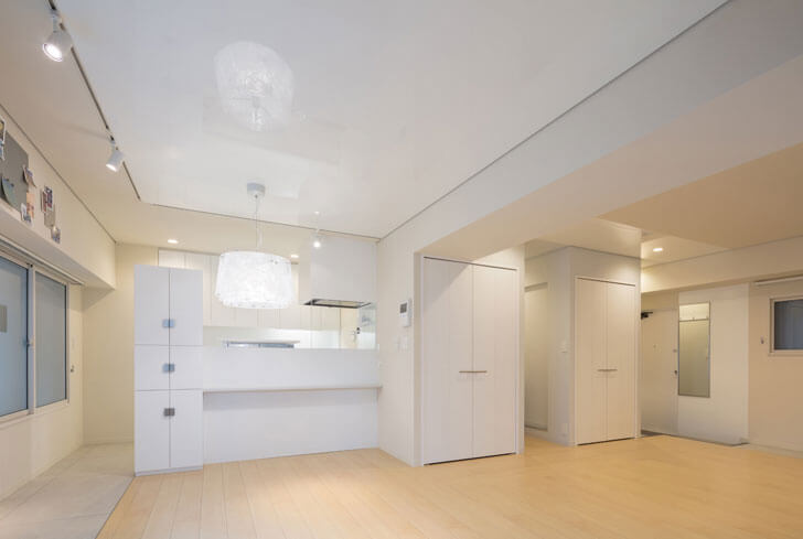 "all white condo Yusaku Matsuoka architects indiaartndesign"