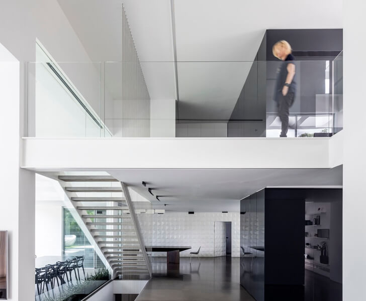 "two levels black core house axelrod architects indiaartndesign"