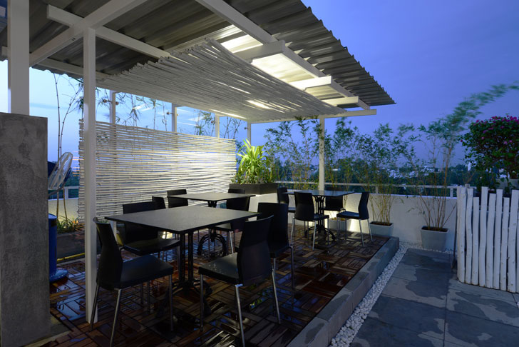 "dining area on terrace harish lakhani architects indiaartndesign"