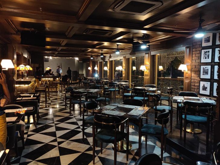 "warm ambience Uno pizzeria Kolkata chromed design studio indiaartndesign"