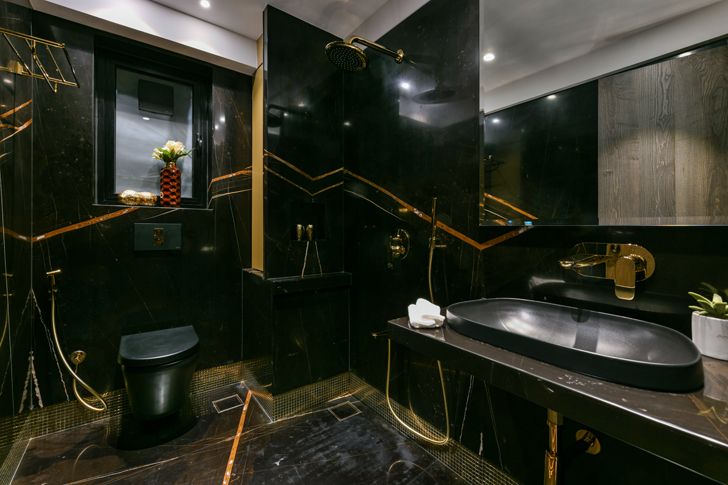 "black and gold bathroom SNHouse Aum Architects indiaartndesign"