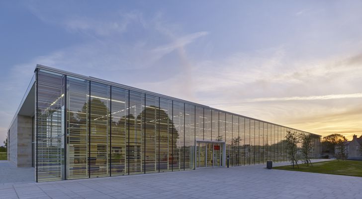 "embroidered facade bayeux media library serero architects indiaartndesign"