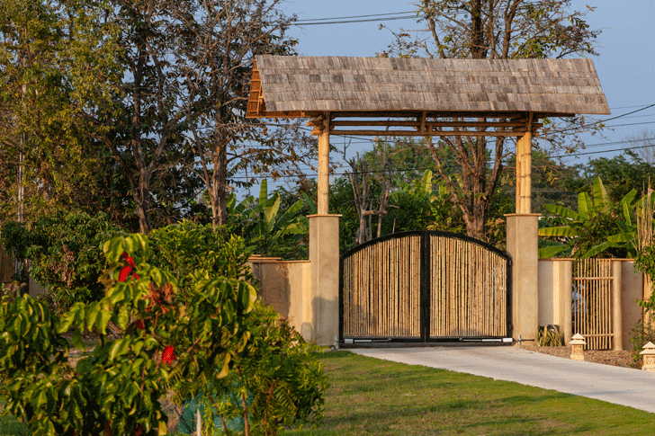 "entrance Earth & Wood Villa by Chiangmai Life Architects thailand indiaartndesign"