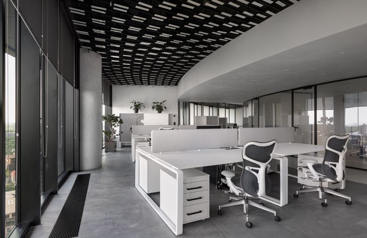 “workstations IQ business centre Sergey Makhno architects indiaartndesign”