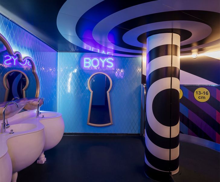 "gents washroom Crazy Pianos music club ElEquipoCreativo indiaartndesign"