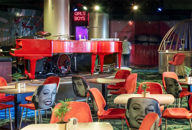 "two red pianos Crazy Pianos music club ElEquipoCreativo indiaartndesign"