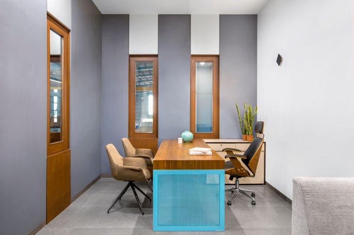 An atypical corner office » India Art N Design