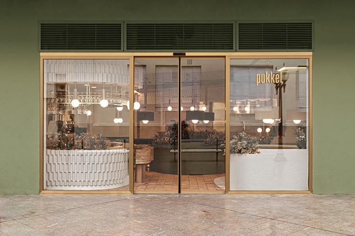 Masquespacio designs a chic and inviting health food restaurant in ...