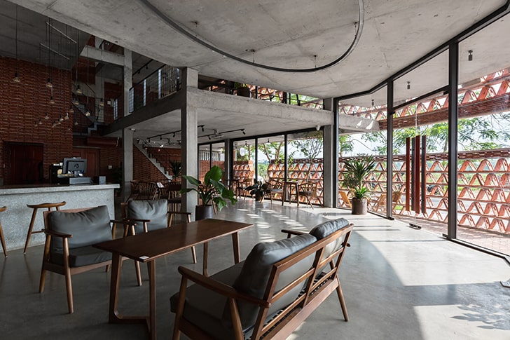 "exposed concrete Ngoi Space HPArchitects indiaartndesign"