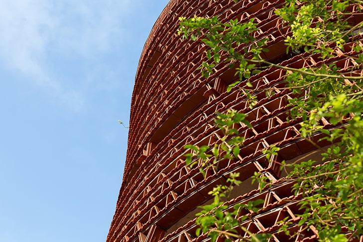 "tile curtain Ngoi Space HPArchitects indiaartndesign"