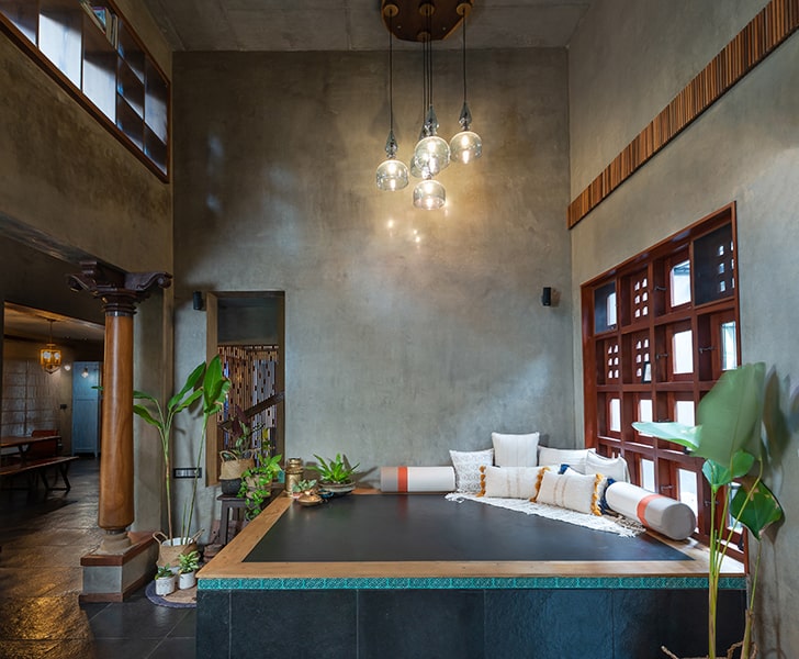 "wide stone seat CalicutHouse DeearthArchitects indiaartndesign"
