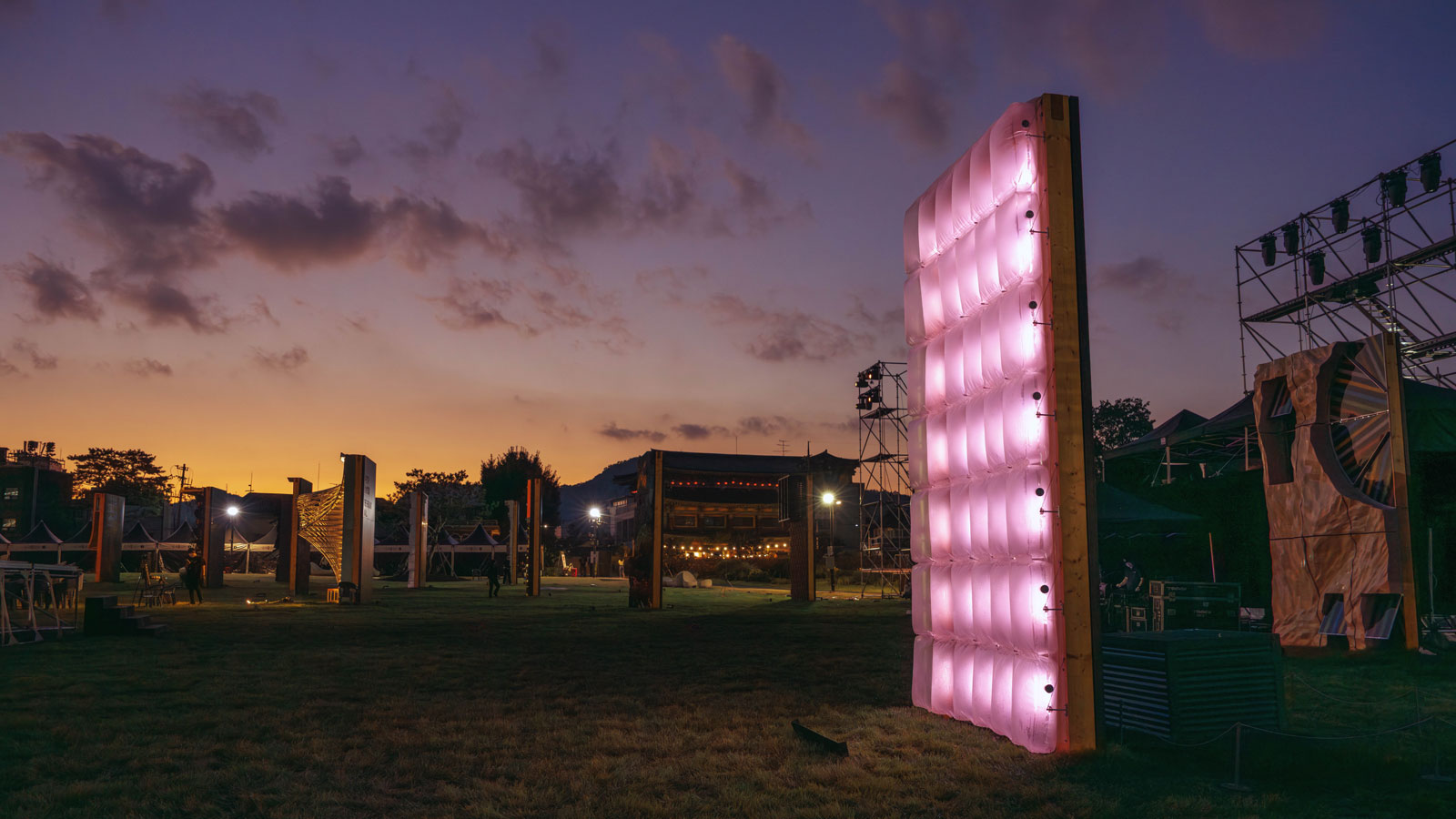 breathing cells - an installation by MAD Architects at the 5th Seoul Biennale of Architecture and Urbanism 2025