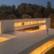 villa lago designed by fran silvestre arquitectos