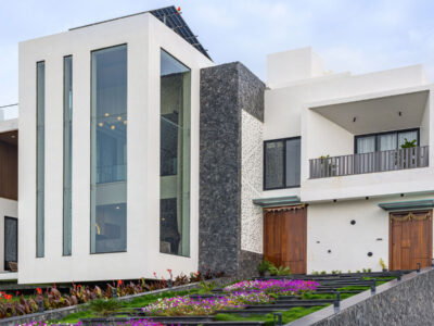 facade of a courtyard home in indore built on an artificially contourd terrain by outsidein consultants