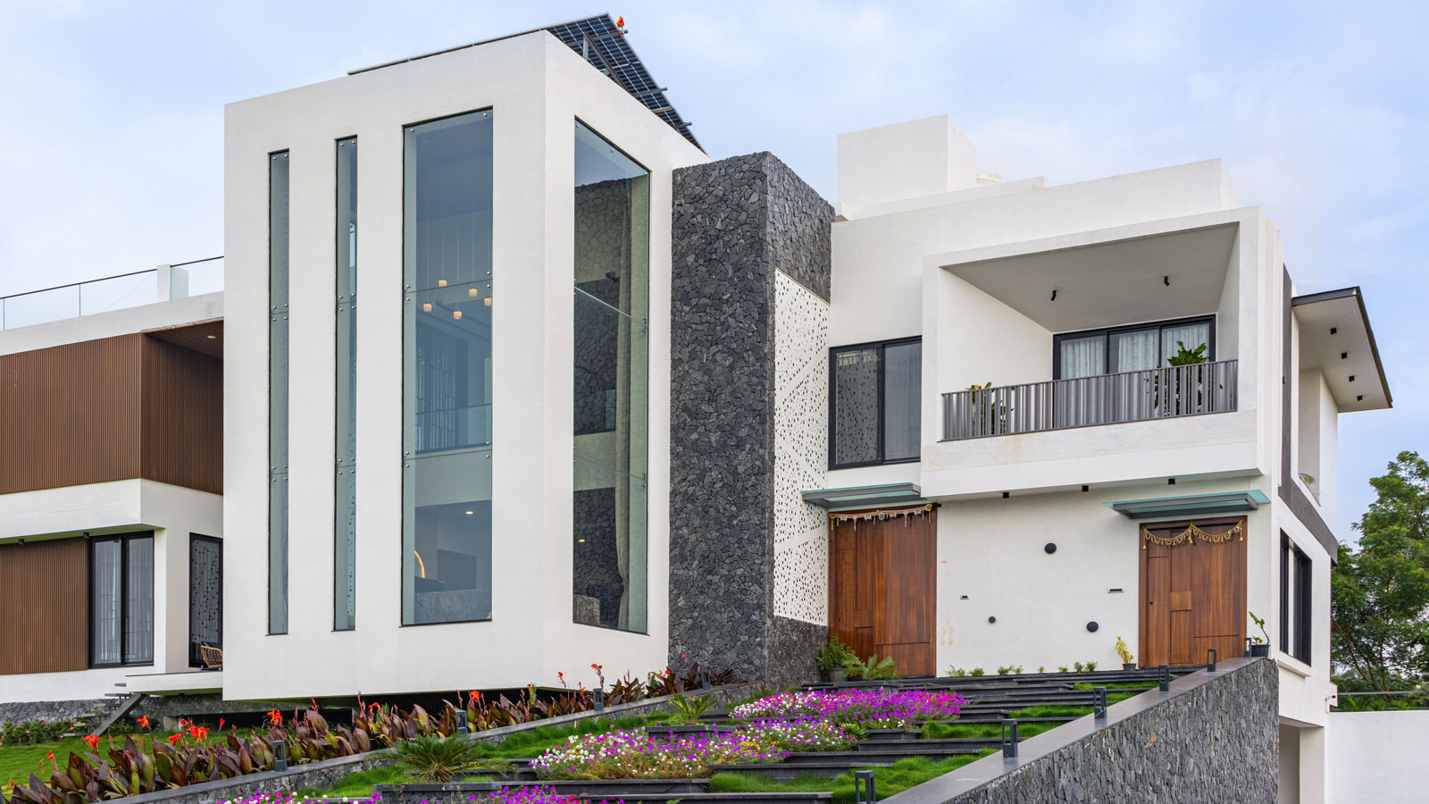 facade of a courtyard home in indore built on an artificially contourd terrain by outsidein consultants