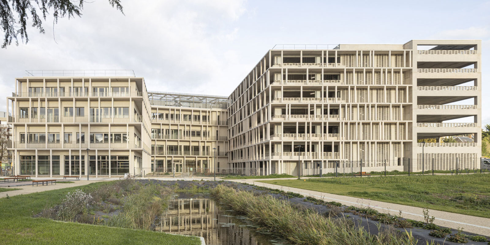 eure paramedic training institute in evreux designed by vib architecture