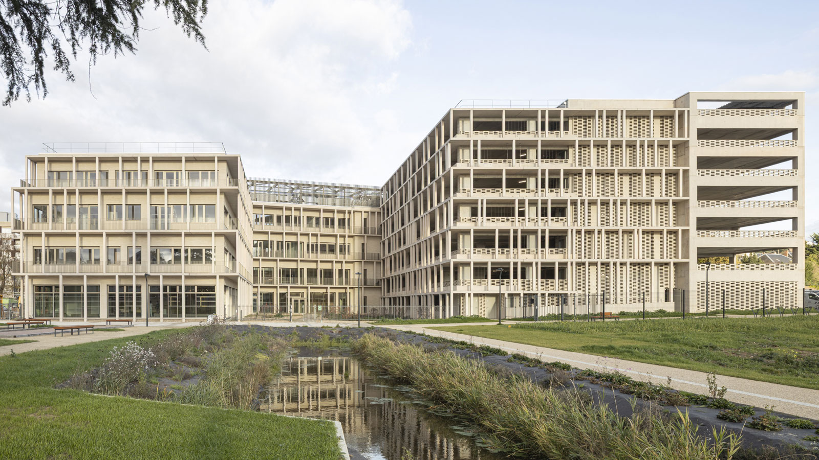 eure paramedic training institute in evreux designed by vib architecture
