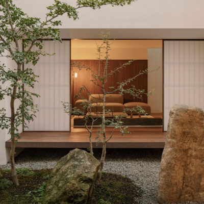shoji screens orinet spaces around a central courtyard in the architect's own home in mexico designed by HW Studio