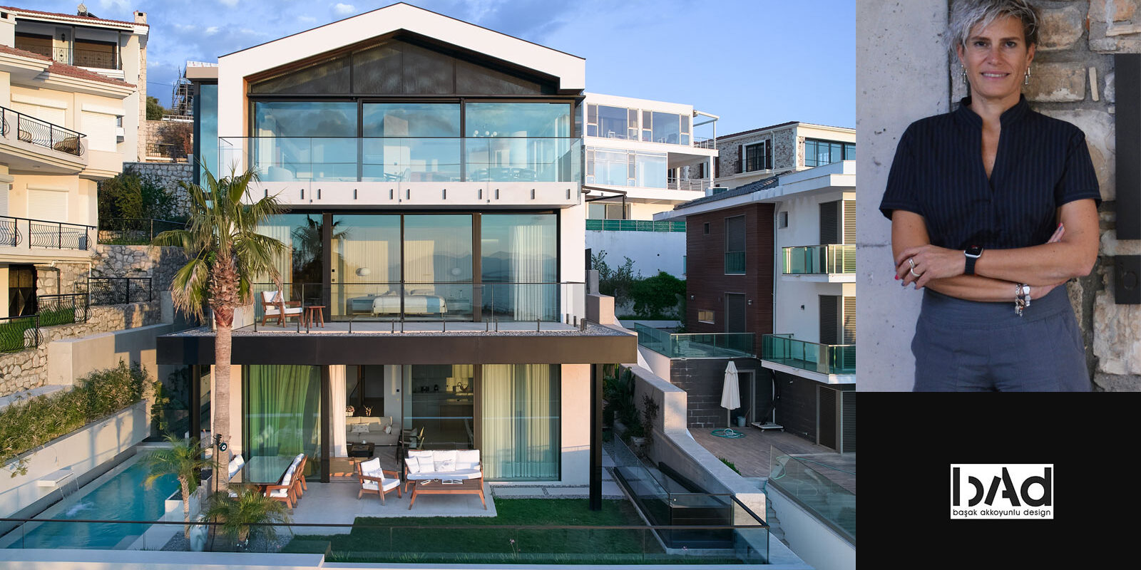 Başak Akkoyunlu Design organises a coastal residence in İzmir through sectional planning, layered privacy and framed landscape views.