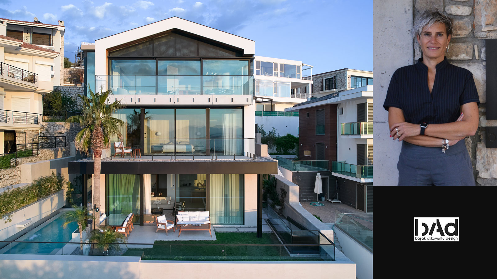 Başak Akkoyunlu Design organises a coastal residence in İzmir through sectional planning, layered privacy and framed landscape views.