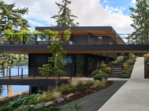layer house in canada designed by woven architecture and design