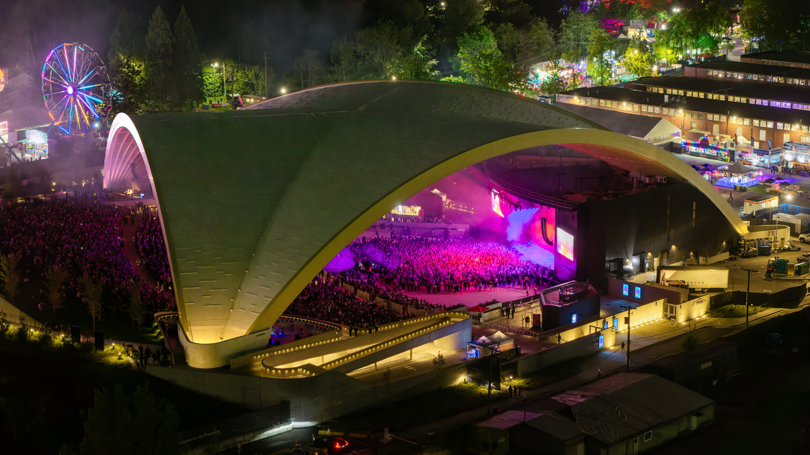 freedom mobile arch in vancouver architectured by revery architecture studio